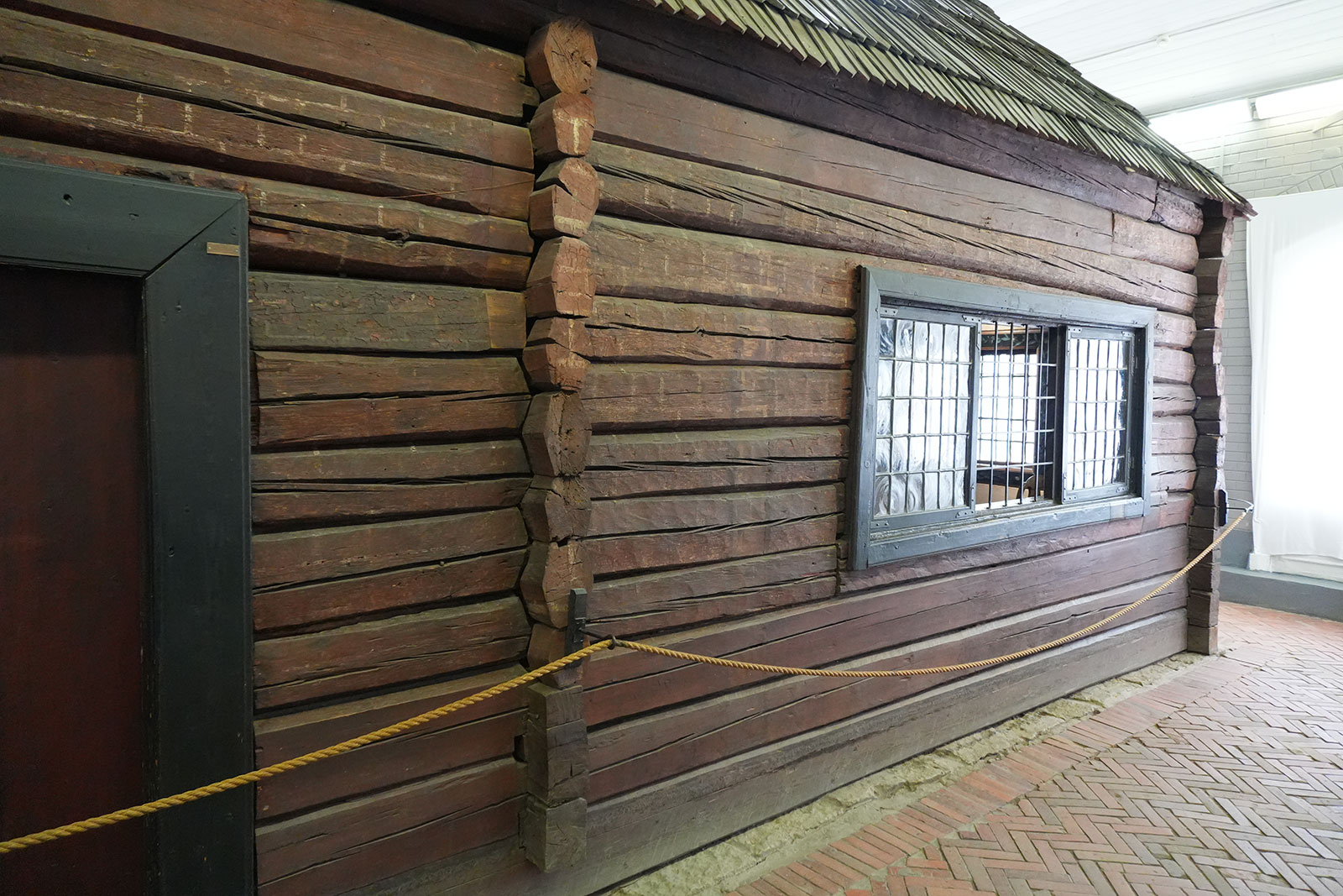 Первоначальный Домик Петра I