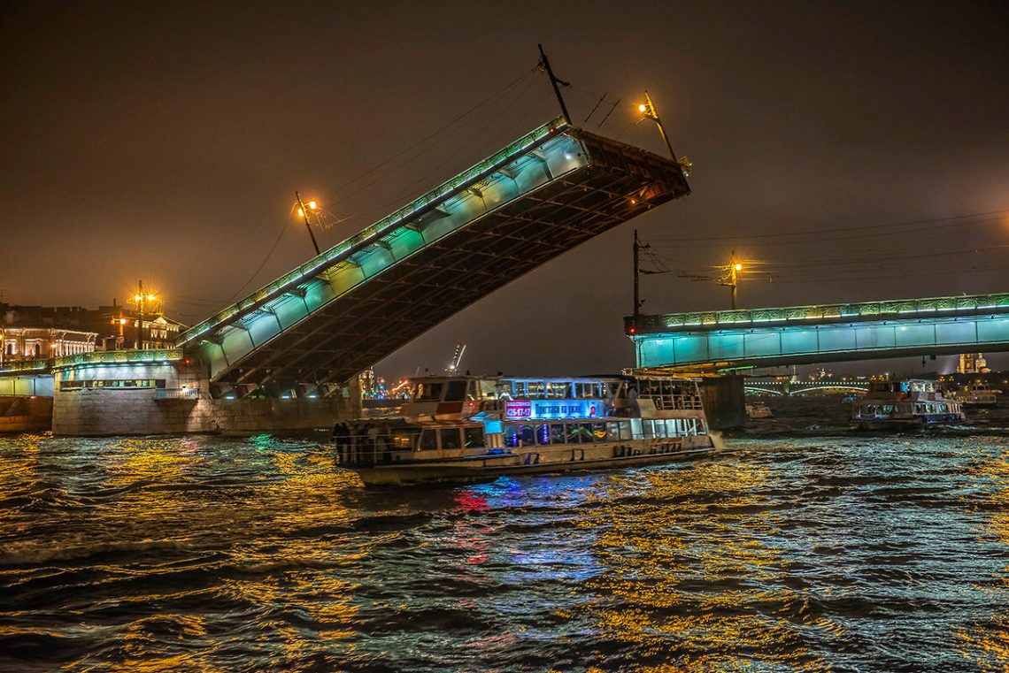 Литейный мост в Санкт-Петербурге