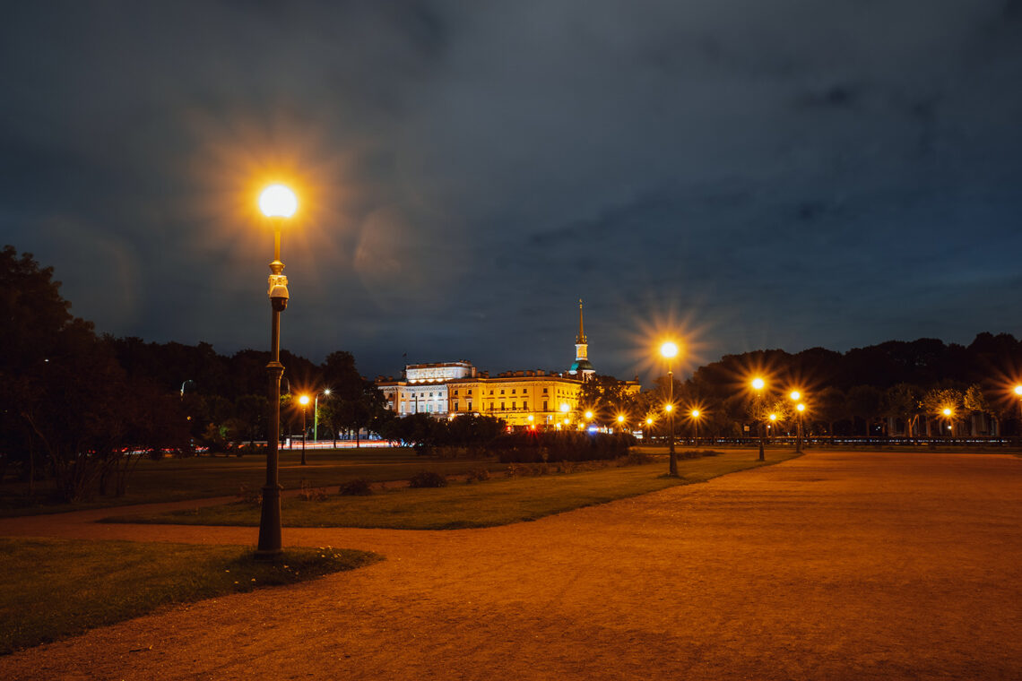 Уличное освещение в Петербурге