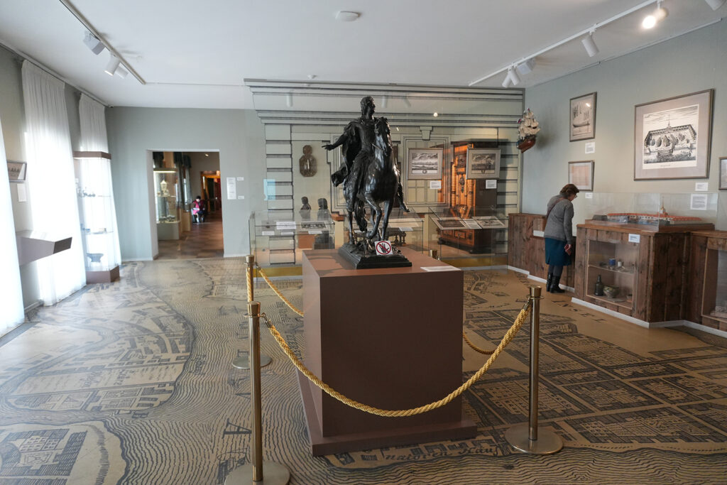 Экспозиция «История Петербурга-Петрограда. 1703 –1917 гг.» в Комендантском доме Петропавловской крепости