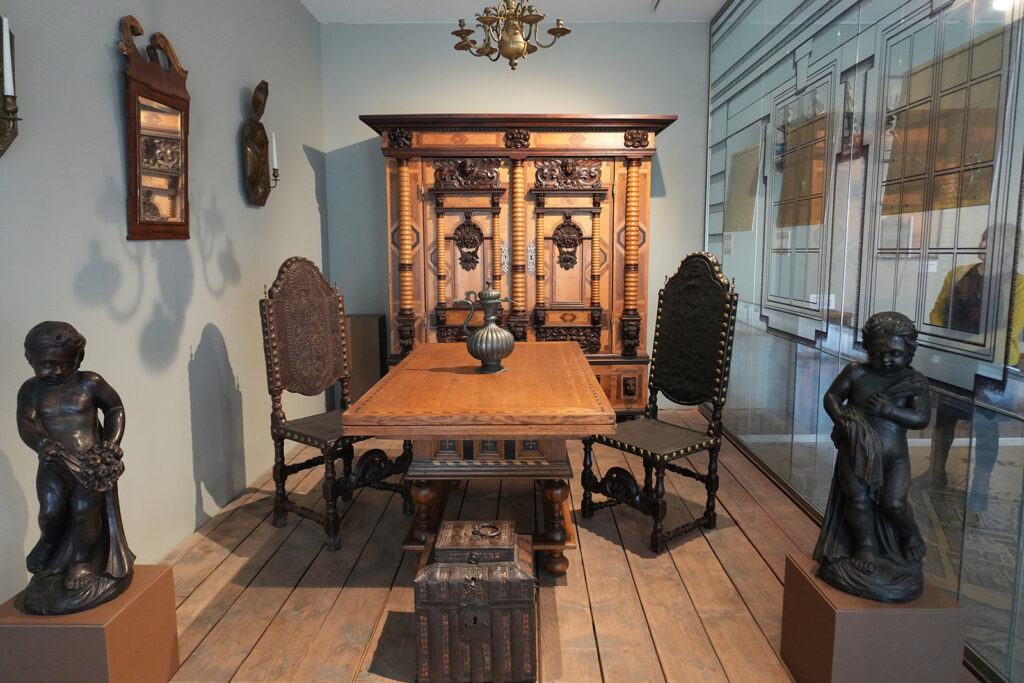 Экспозиция «История Петербурга-Петрограда. 1703 –1917 гг.» в Комендантском доме Петропавловской крепости