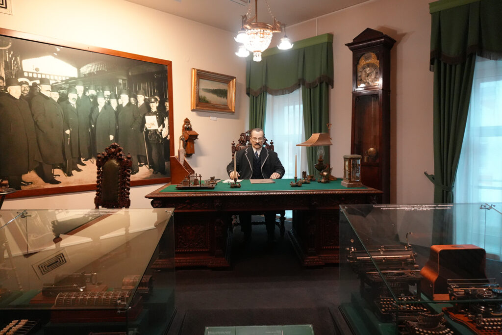 Экспозиция «История Петербурга-Петрограда. 1703 –1917 гг.» в Комендантском доме Петропавловской крепости