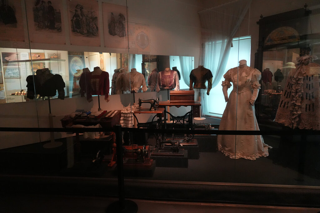 Экспозиция «История Петербурга-Петрограда. 1703 –1917 гг.» в Комендантском доме Петропавловской крепости