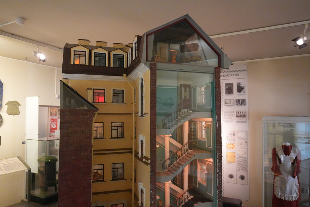 Экспозиция «История Петербурга-Петрограда. 1703 –1917 гг.» в Комендантском доме Петропавловской крепости