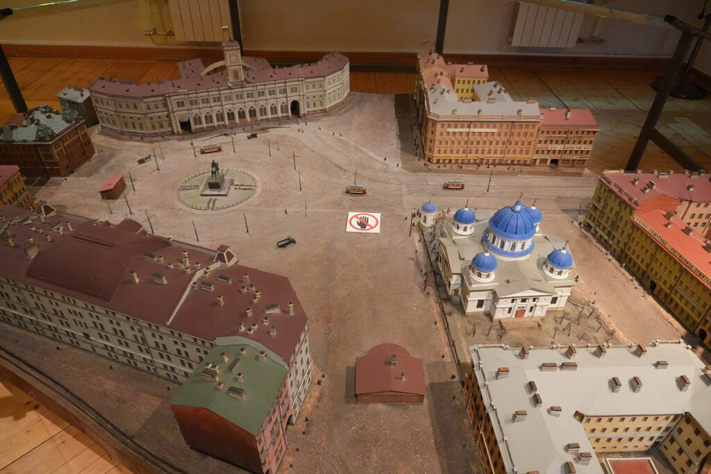 Экспозиция «История Петербурга-Петрограда. 1703 –1917 гг.» в Комендантском доме Петропавловской крепости