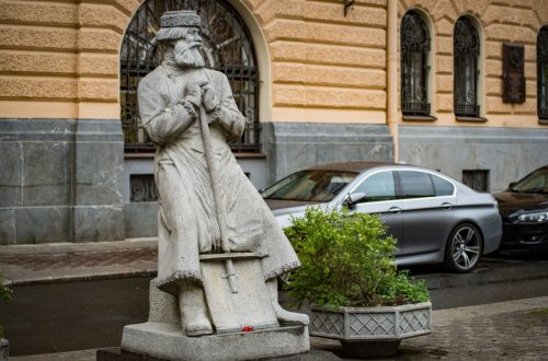 Скульптура Дворник XIX века