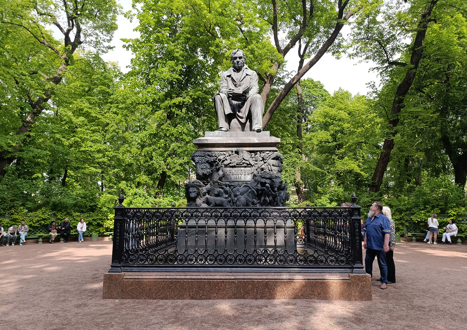 Памятник И.А. Крылову в Летнем саду
