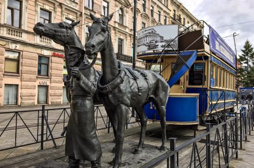 Памятник «Конке» в Санкт-Петербурге