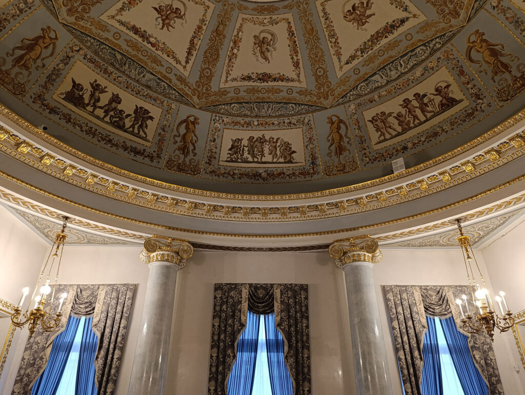 Интерьер Юсуповского дворца в Санкт-Петербурге