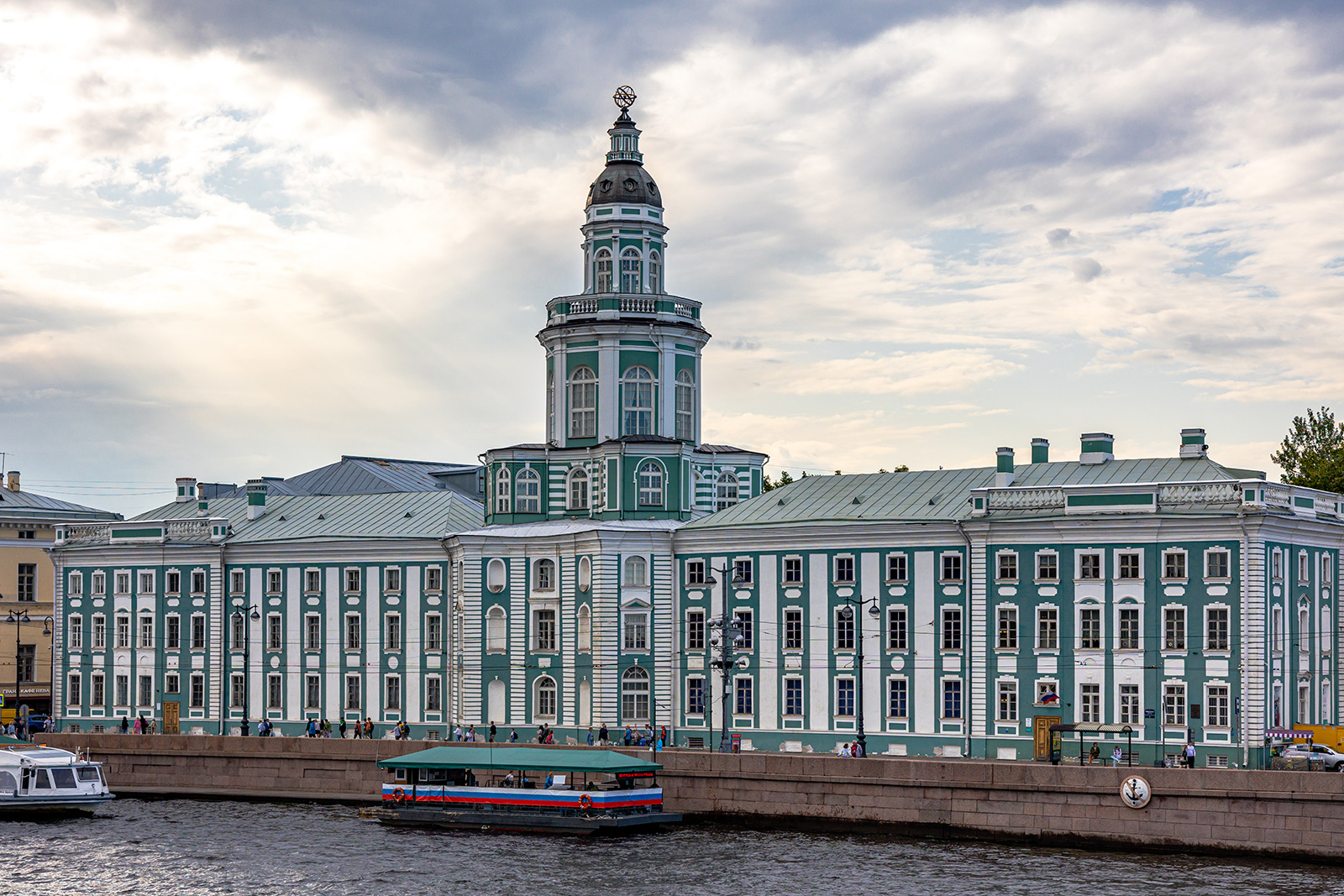 Кунсткамера в Санкт-Петербурге 