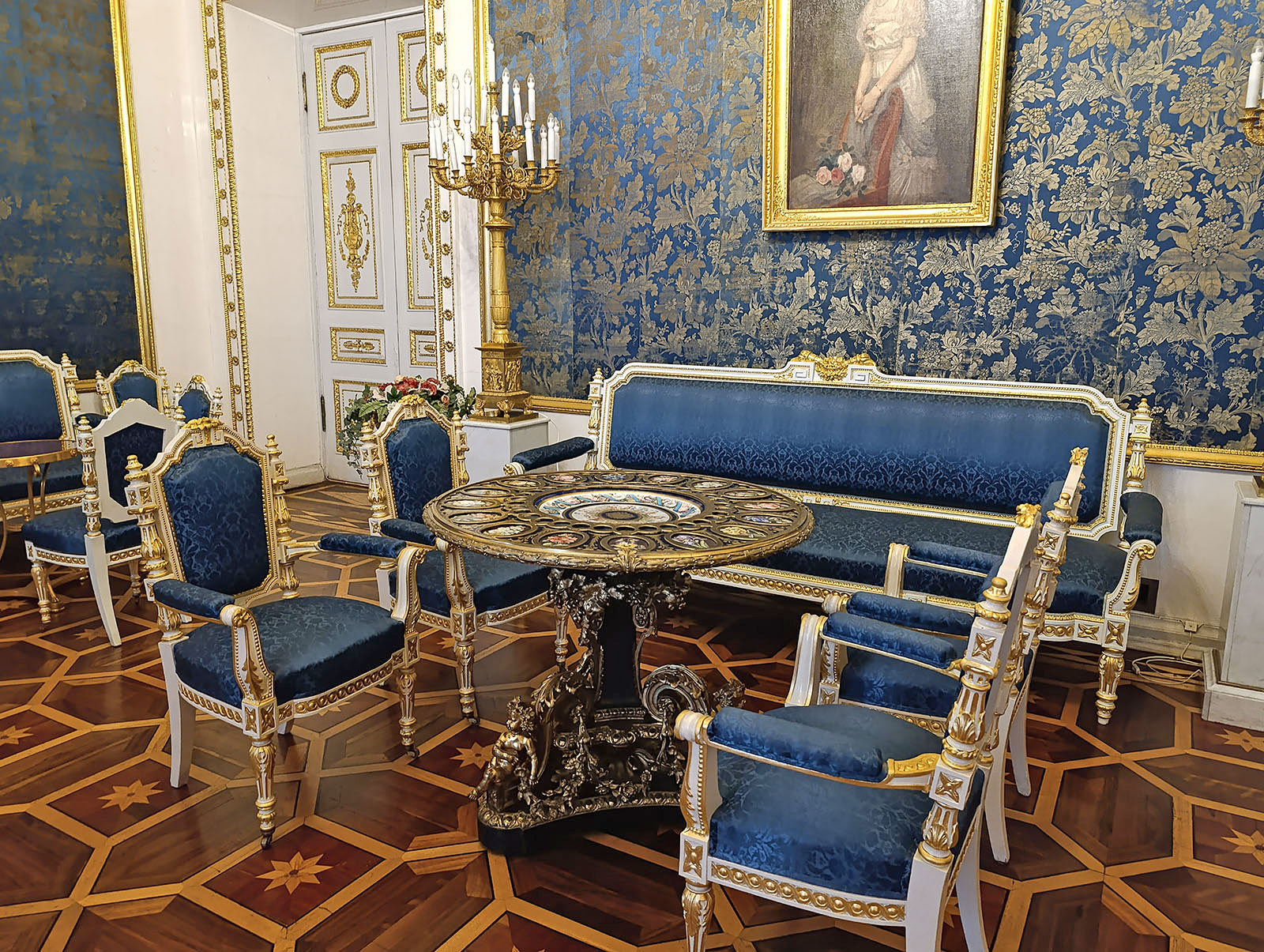 Синяя гостиная в Юсуповском дворце на Мойке в Санкт-Петербурге
