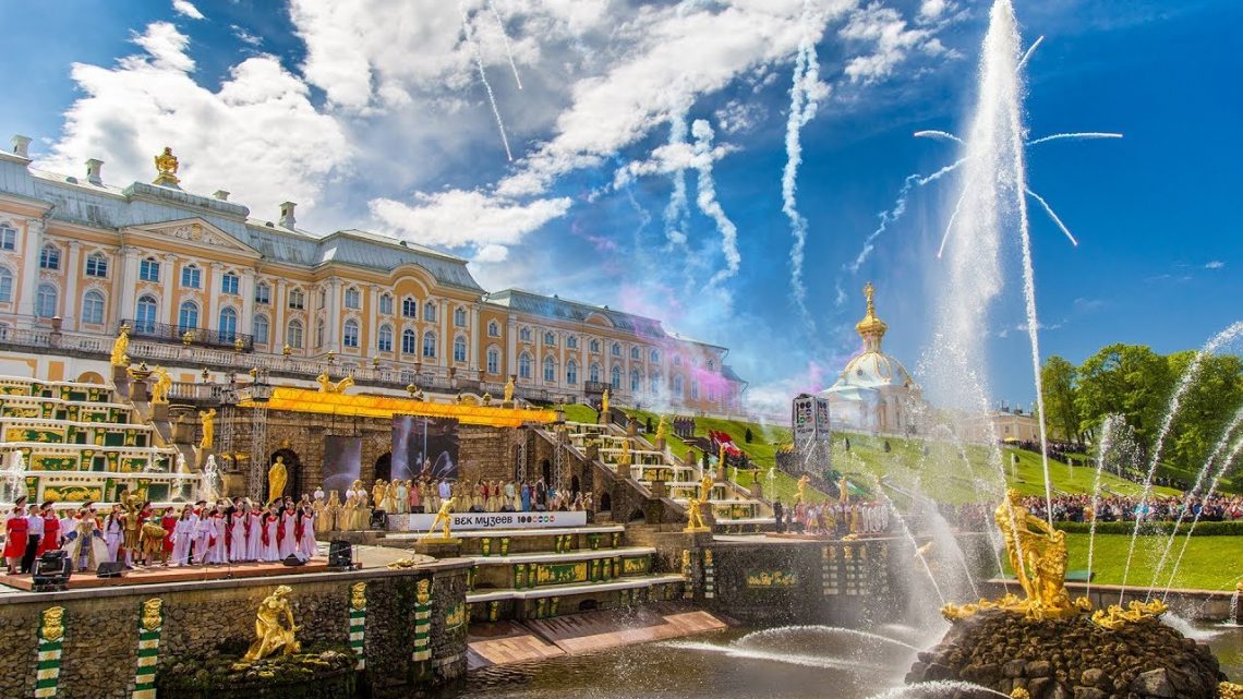 Открытие фонтанов в Петергофе в 2021 году