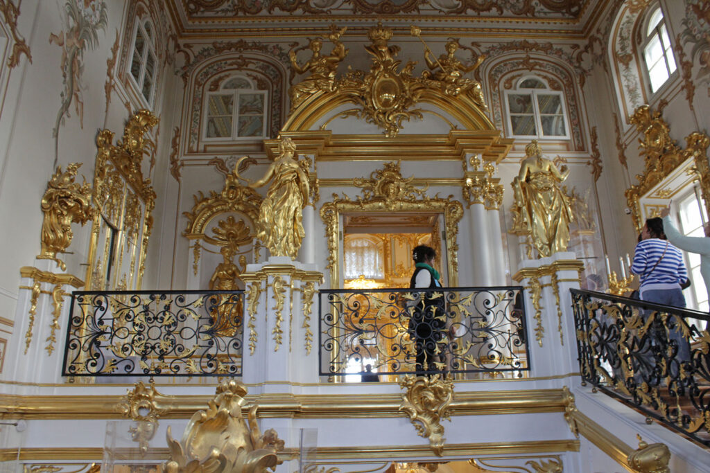 Интерьеры Петергофского дворца