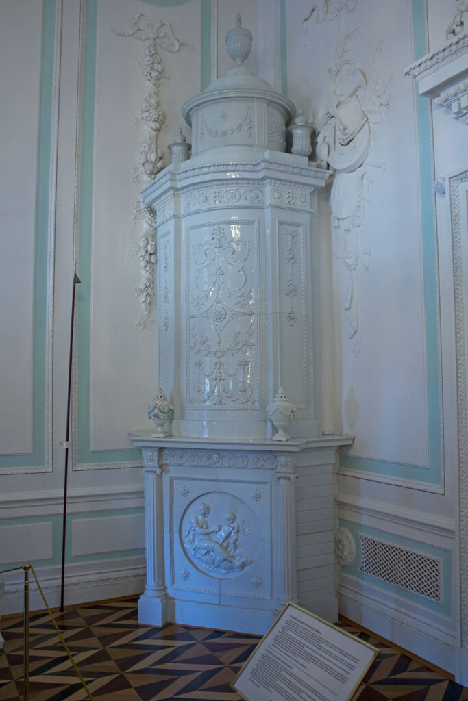 Интерьеры Петергофского дворца