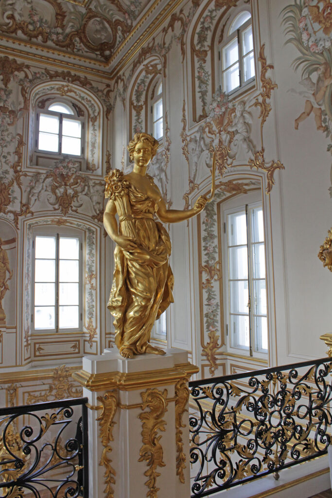 Интерьеры Петергофского дворца