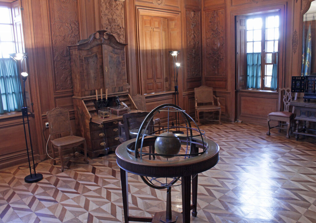 Интерьеры Петергофского дворца