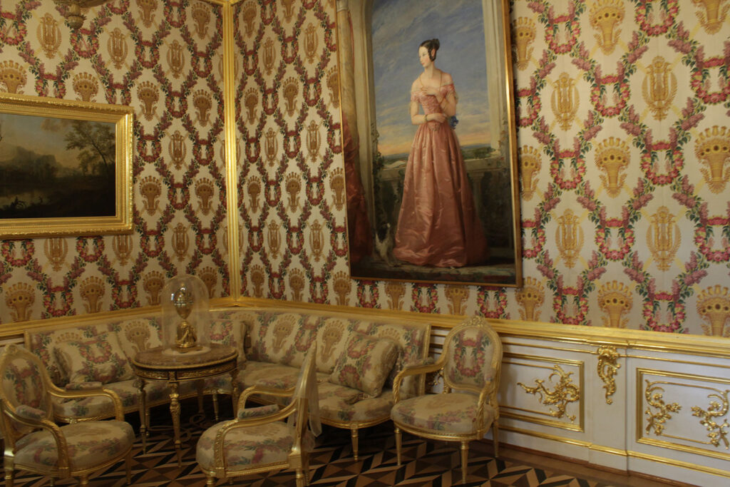 Интерьеры Петергофского дворца