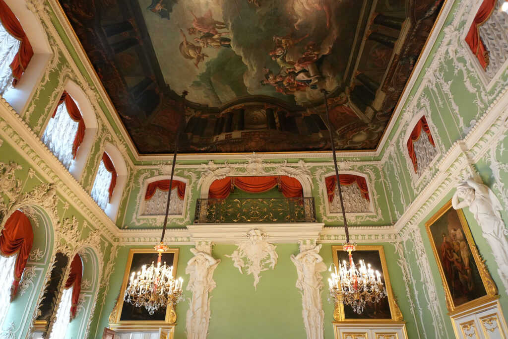 Строгановский дворец внутри