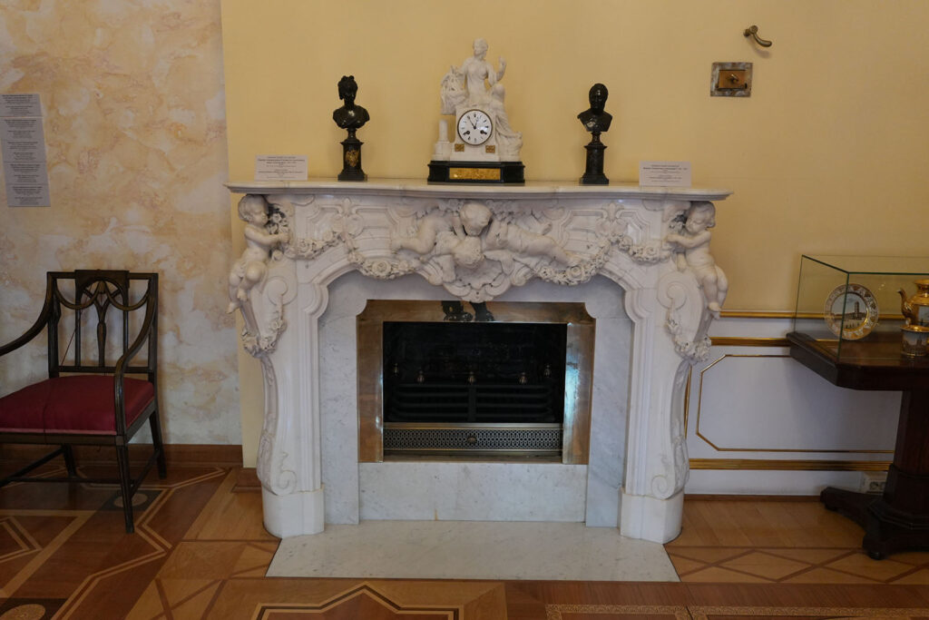 Строгановский дворец внутри