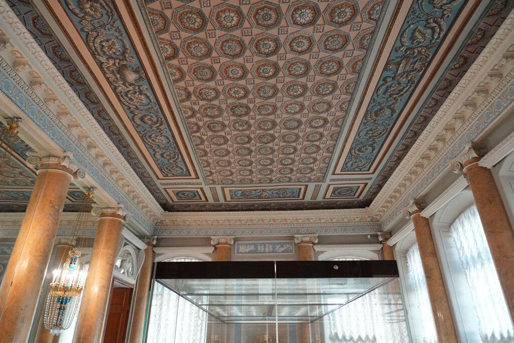 Строгановский дворец внутри