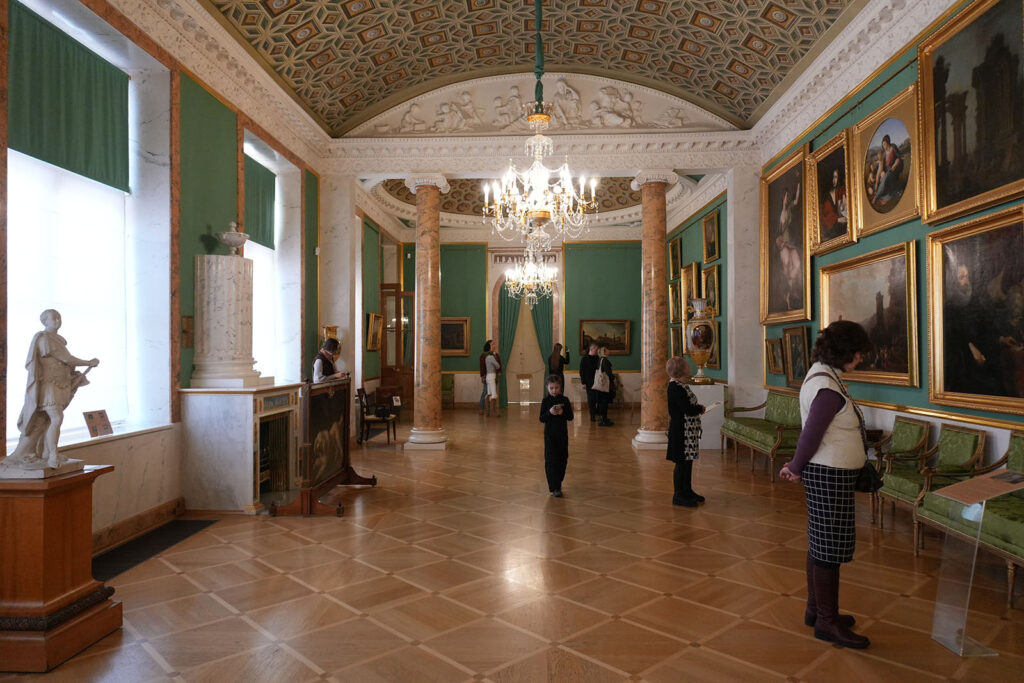 Строгановский дворец внутри