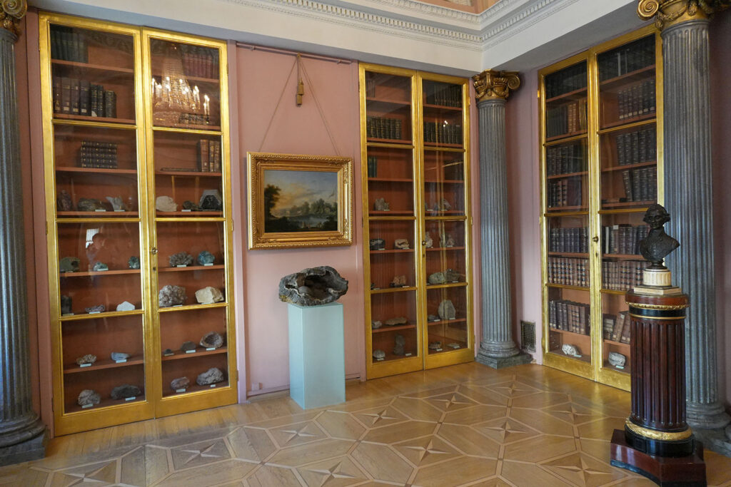 Строгановский дворец внутри