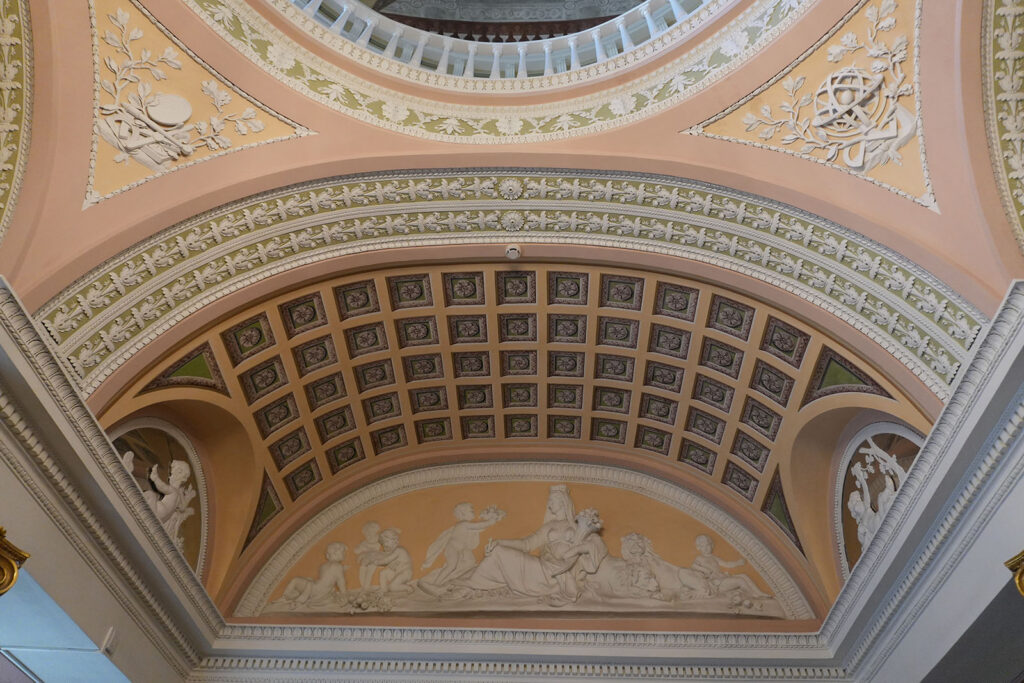 Строгановский дворец внутри