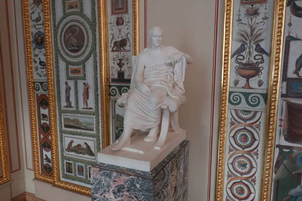 Строгановский дворец внутри