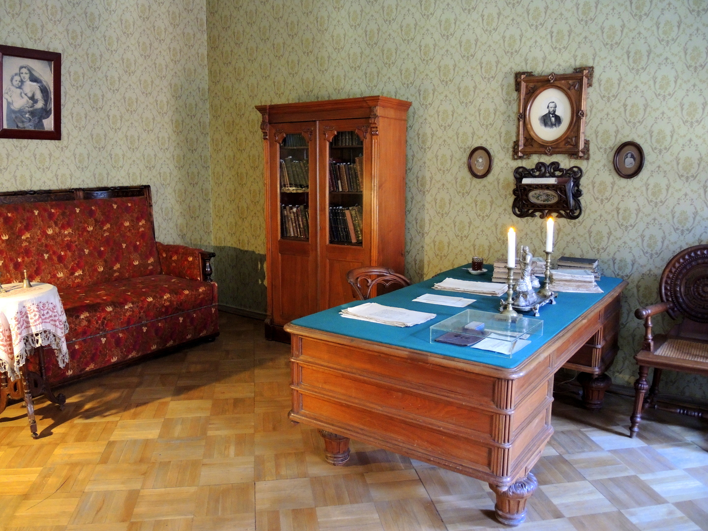 Кабинет Достоевского в Санкт-Петербурге