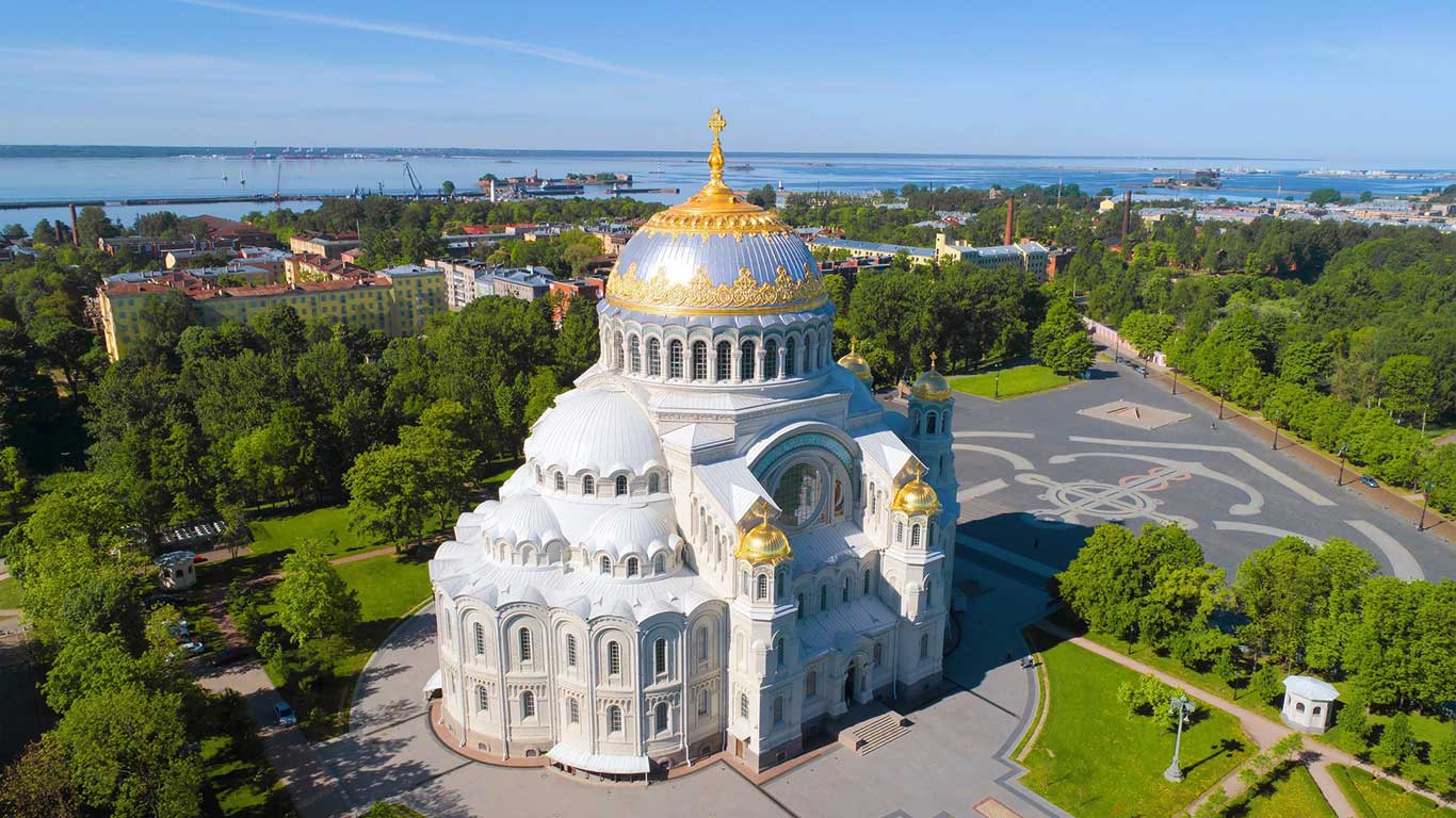 Экскурсия - Петергоф и Кронштадт: два города за один день