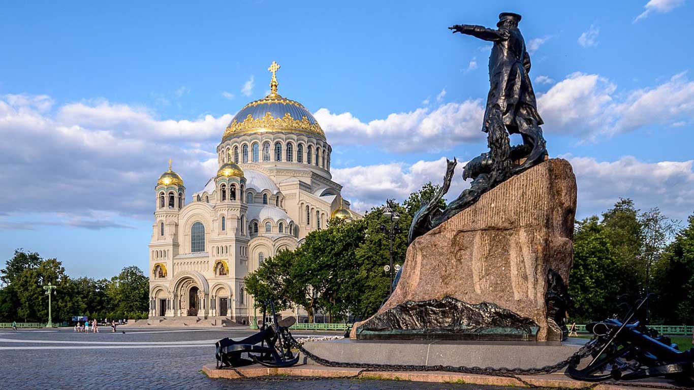 Петергоф и Кронштадт за один день