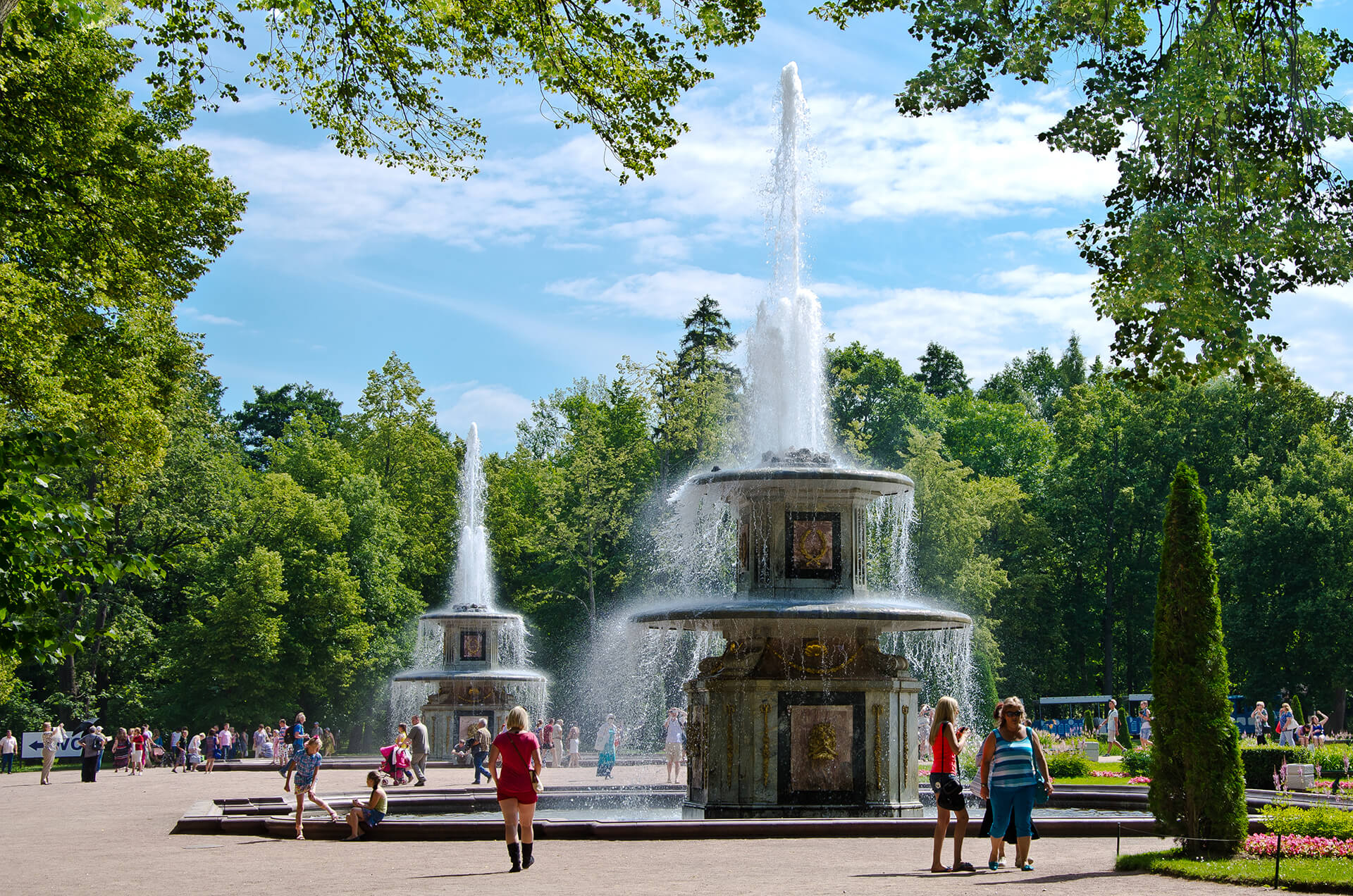Римские фонтаны в Нижнем парке Петергофа