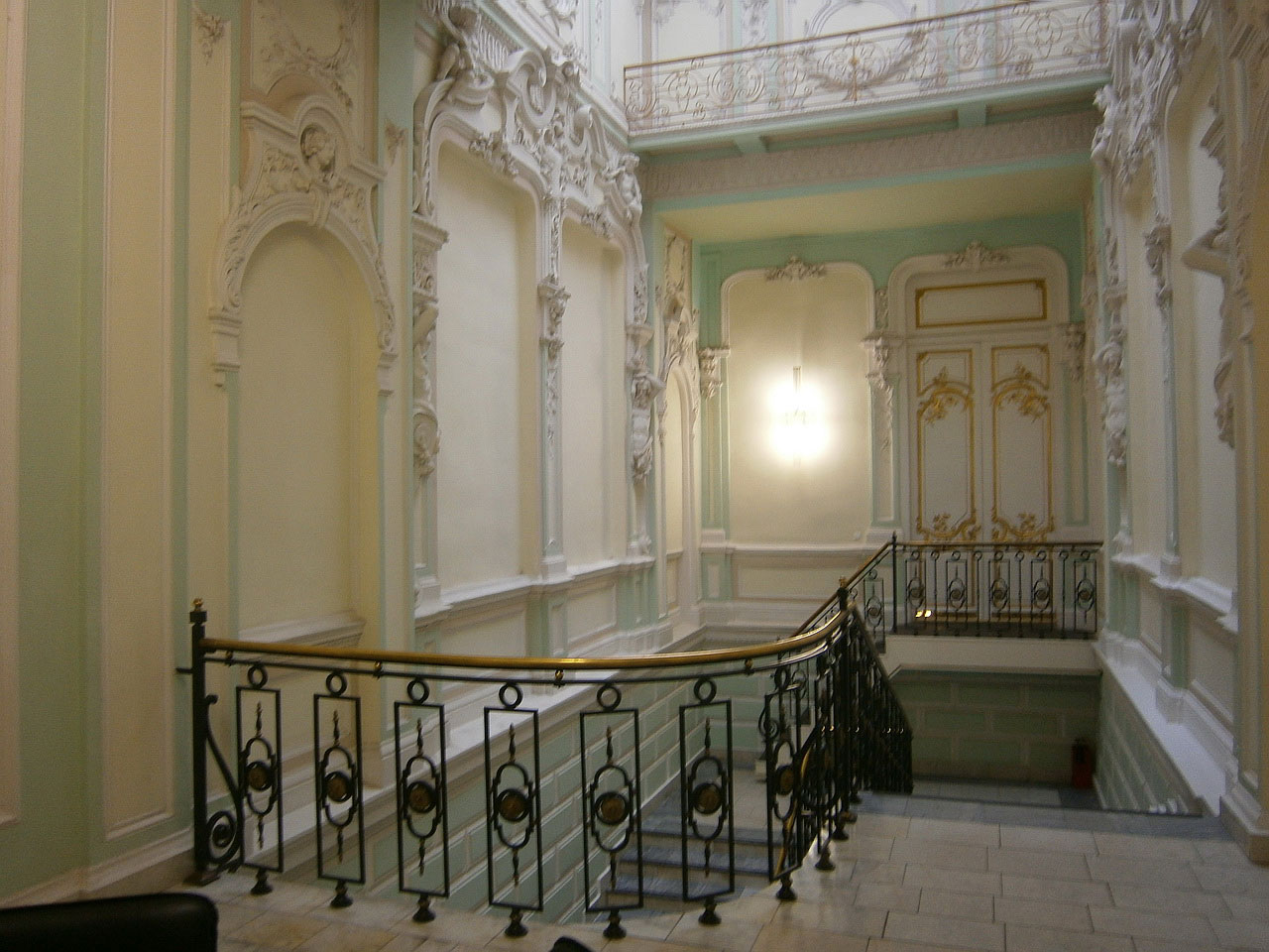 Парадная особняка Гейденрейх в Санкт-Петербурге