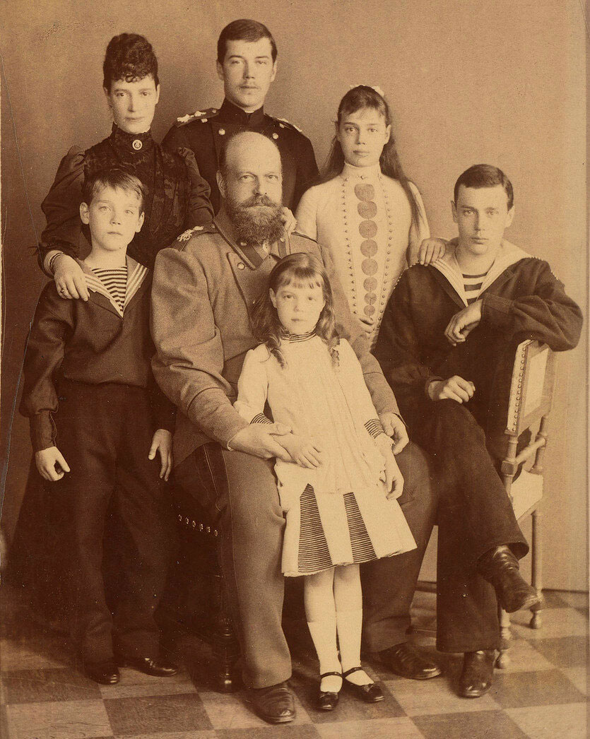 Александр III и Мария Федоровна со своими детьми, фотография 1889 