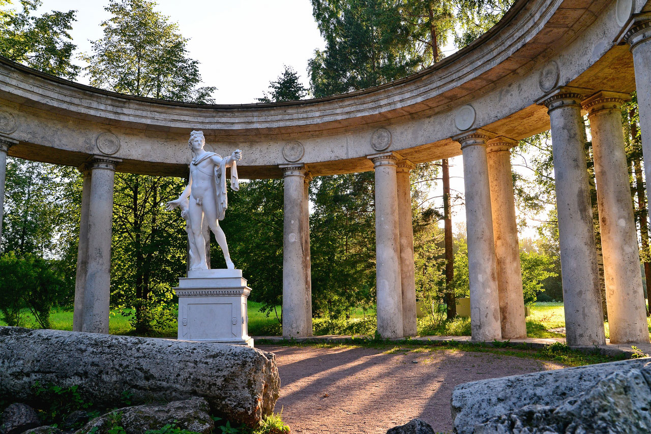Колоннада Аполлона в Павловском парке
