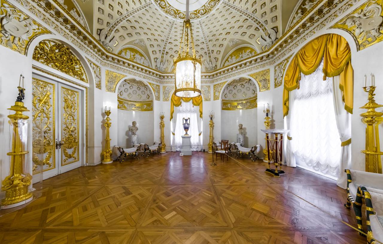 Зал Мира Павловского дворца