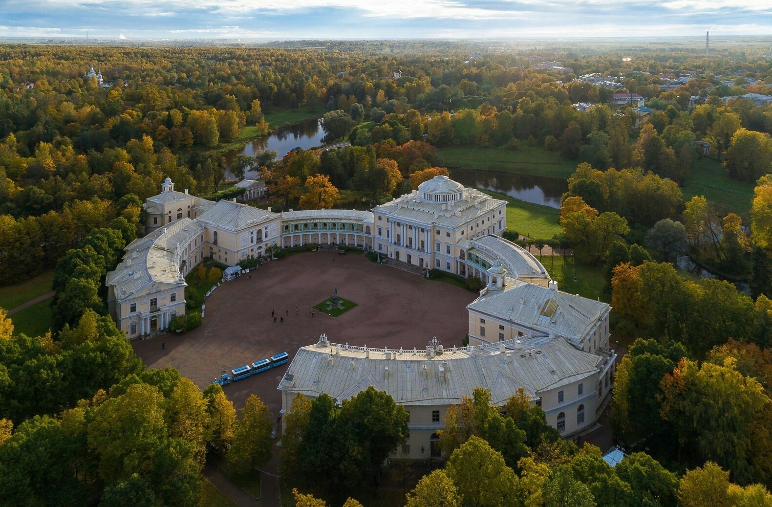 Павловский дворец вид с высоты