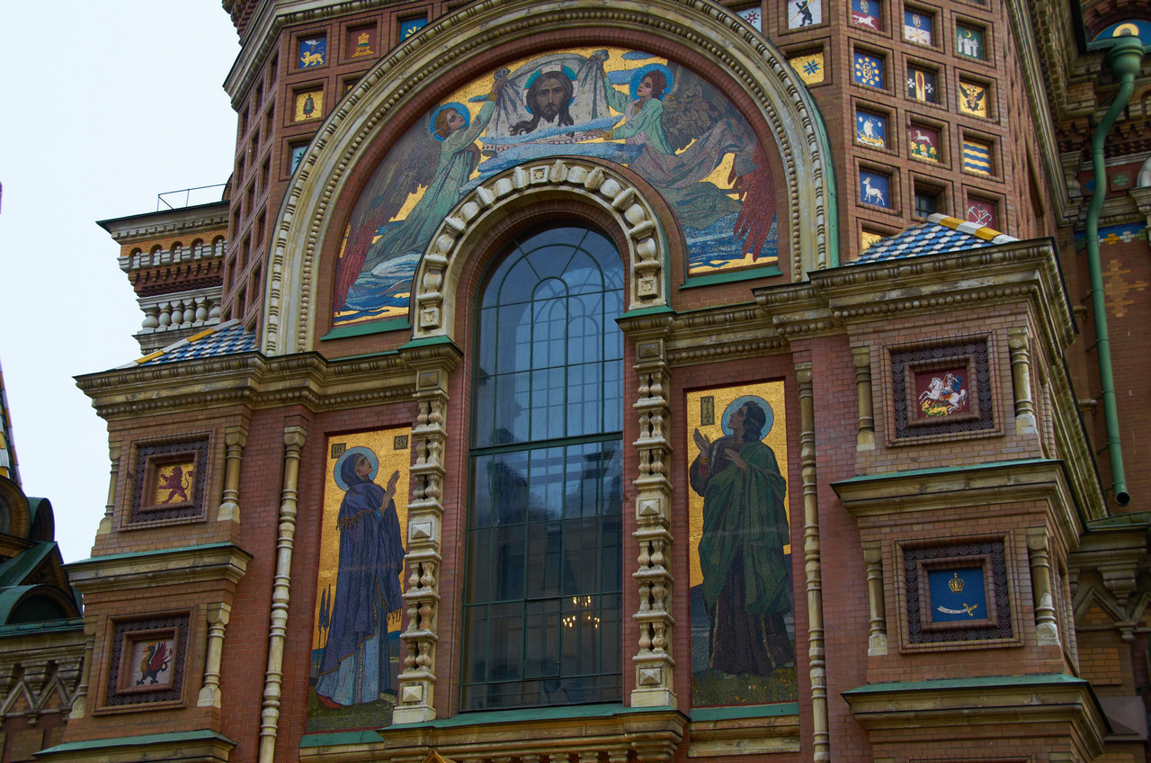 Мозаика "Спас Нерукотворный " на фасаде храма Спаса на Крови в Санкт-Петербурге