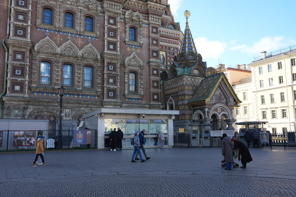 Главный вход в Спас на Крови в Санкт-Петербурге