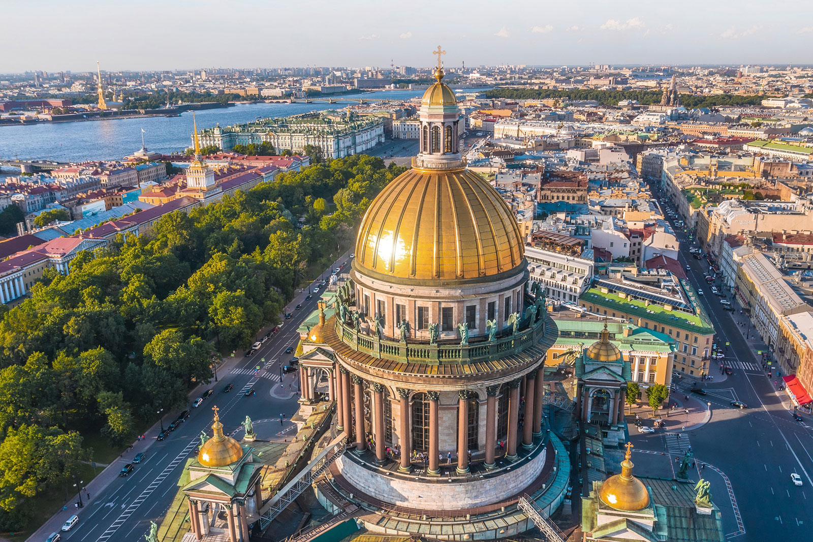 Колоннада Исаакиевского собора в Санкт-Петербурге вид с высоты