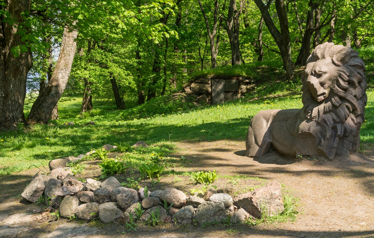 Скульптура «Лев» в парке Монрепо