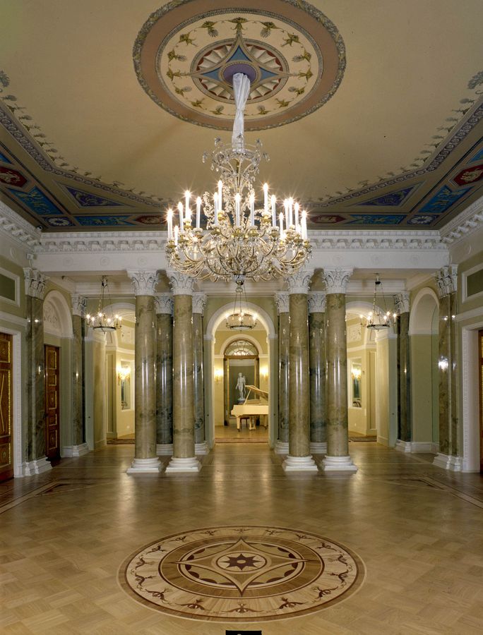 Зеркальный зал в Юсуповском дворце на Мойке в Санкт-Петербурге