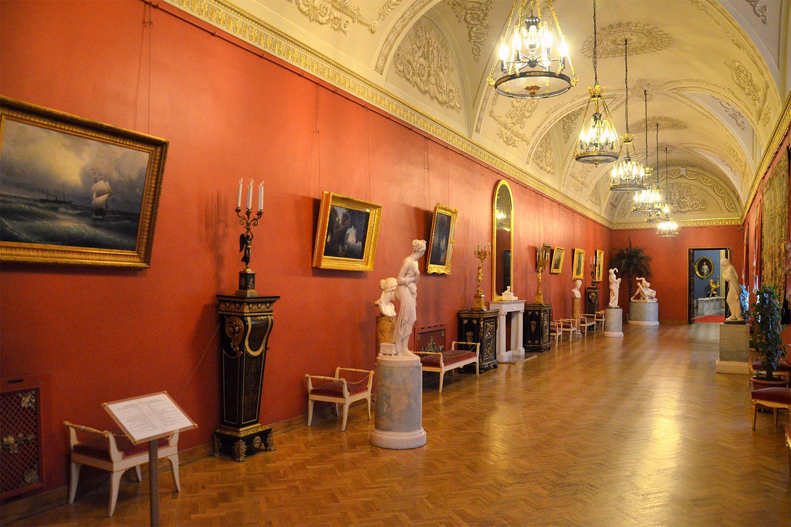 Античный зал в Юсуповском дворце на Мойке в Санкт-Петербурге