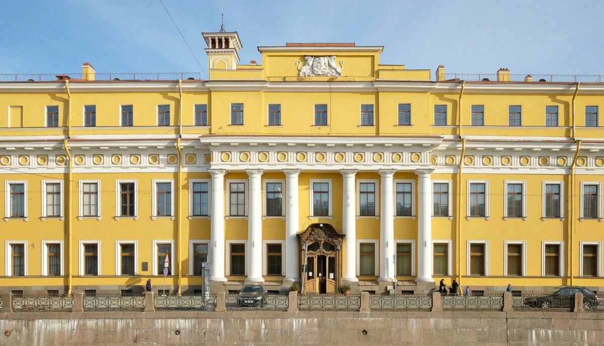 Главный фасад дворца Юсуповых на Мойке в Санкт-Петербурге