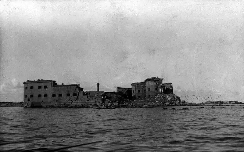 Форт "Павел I" в Кронштадте после взрыва, 1919 год