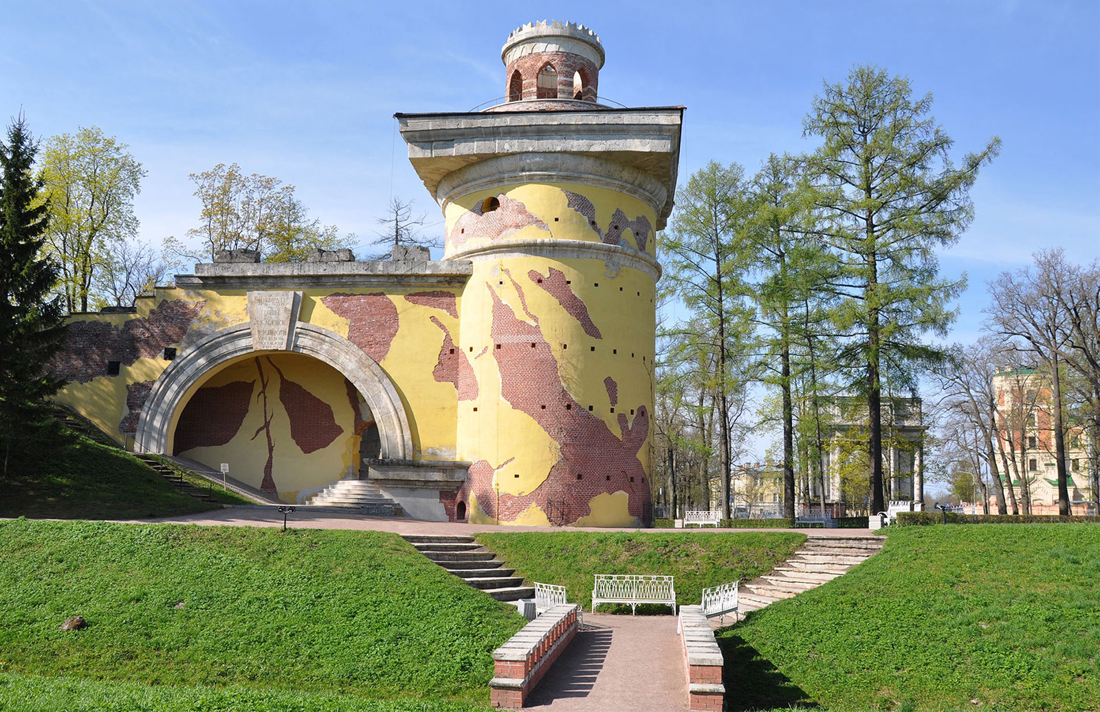 Башня-руина в Екатерининском парке Царском Селе