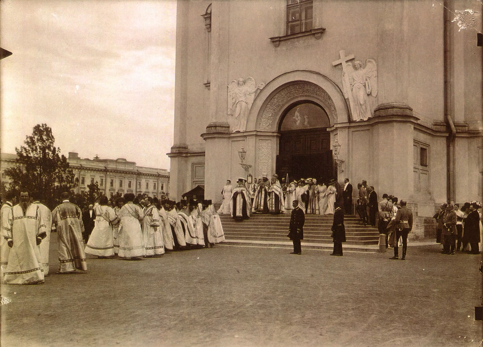 Крестный ход у Екатерининского собора в день празднования 200-летия Царского Села, 26 июня 1910 года