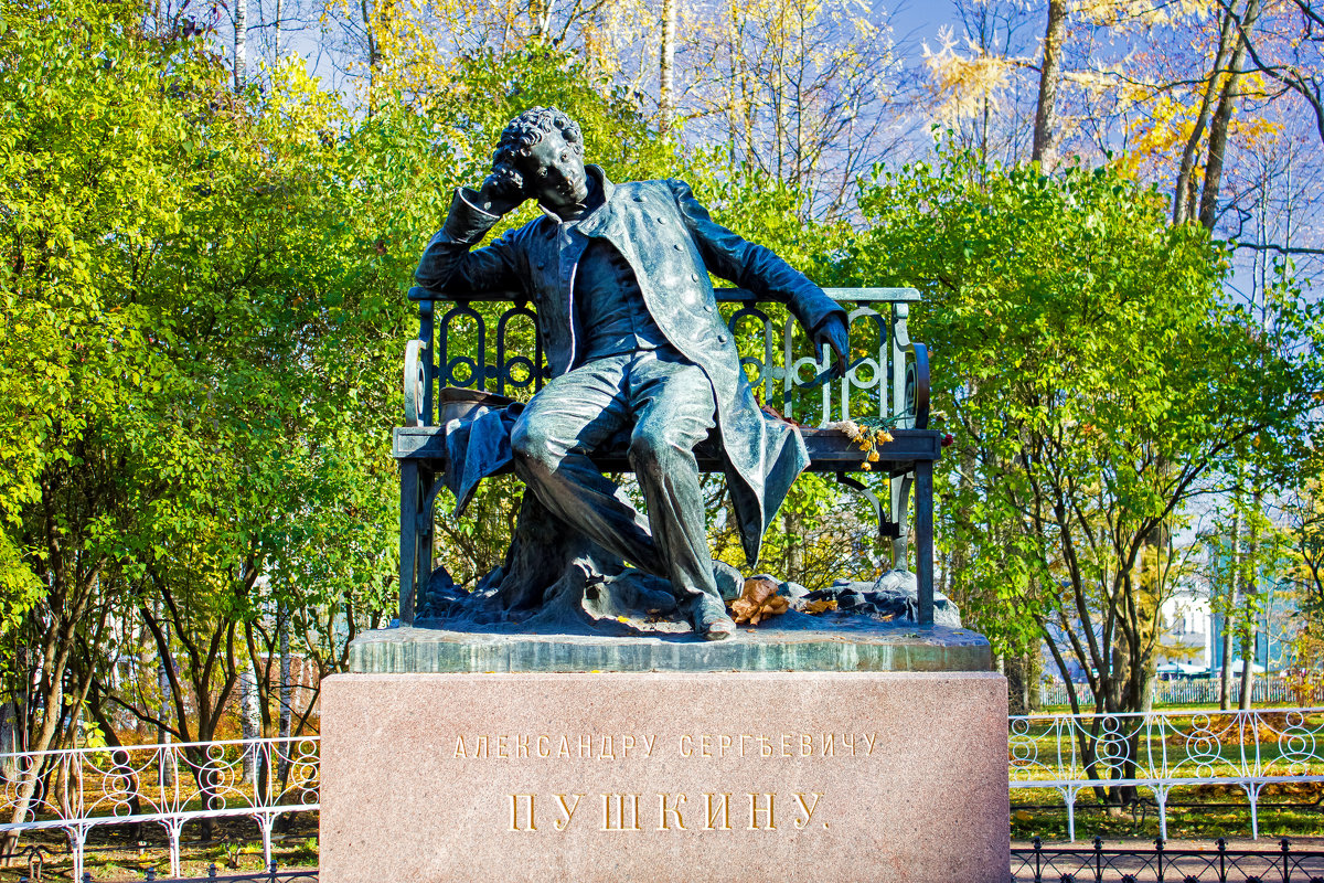 Памятник Пушкину в Царском селе (город Пушкин)