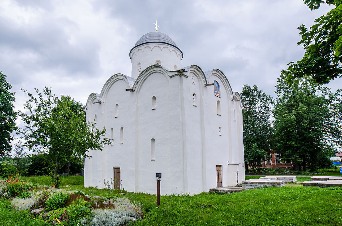 Успенский женский монастырь в Старой Ладоге