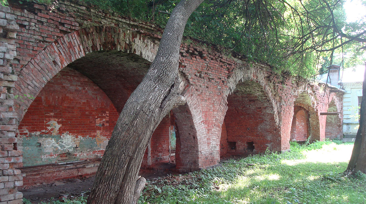 Сохранившийся участок стены Кронштадтской крепости